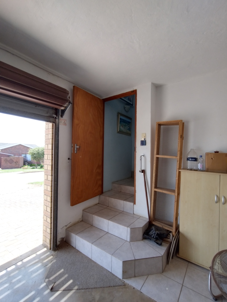 3 Bedroom Property for Sale in Wavecrest Eastern Cape